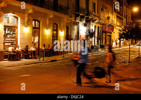 Menschen genießen Sie die Nacht in Buenos Aires, Argentinien 26. Dezember 2008. Foto: Jan Woitas Stockfoto