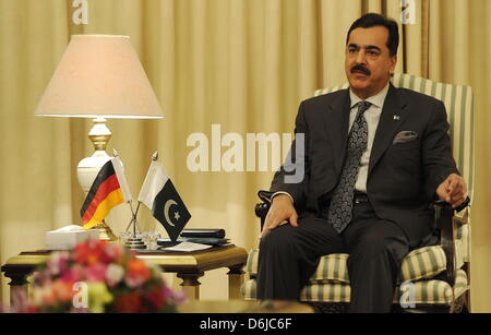 Der Premierminister von Pakistan, Yousuf Raza Gilani, Sitzt bin Quantenelektrodynamik (13.03.12) Im Palast des Premierministers in Islamabad (Pakistan) Bei Einem Treffen Mit Verteidigungsminister de Maizière (CDU). De Maiziere Reiste bin Dienstag Nach Pakistan. Stockfoto