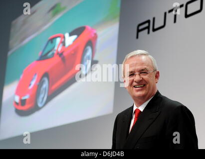 Porsche Automobil Holding SE CEO, Martin Winterkorn, steht auf dem Podium Porsche Automobil Holding SE Bilanz/GuV auf der Pressekonferenz in Stuttgart, Deutschland, 15. März 2012. Foto: BERND WEISSBROD Stockfoto