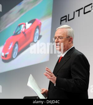 Porsche Automobil Holding SE CEO, Martin Winterkorn, steht auf dem Podium Porsche Automobil Holding SE Bilanz/GuV auf der Pressekonferenz in Stuttgart, Deutschland, 15. März 2012. Foto: BERND WEISSBROD Stockfoto