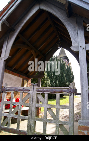 Lynch Tor und Kriegsdenkmal in St. Thomas Kirche, Upshire, Epping, Essex, England Stockfoto