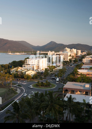 Waterfront und Blick in Richtung Stadtzentrum von Süden, Cairns, Queensland, Australien, Nordpazifik Stockfoto