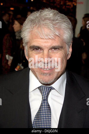 US-Regisseur Gary Ross kommt für die Premiere des Films "Sterben Tribute von Panem - Toedliche Spiele" (Originaltitel "The Hunger Games") in Berlin, Deutschland, 16. März 2012. Der erste Teil der jungen Erwachsenen Abenteuer Science-Fiction-Trilogie wird in deutsche Kinos am 22. März 2012 ausgestrahlt. Foto: Hubert Boesl Stockfoto