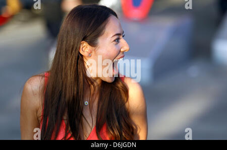 Japanische Mode Model Jessica Michibata, Freundin des britischen Formel1-Fahrer Jenson Button McLaren Mercedes feiert nach Taste der australischen Formel 1 Grand Prix auf dem Albert Park Circuit in Melbourne, Australien, 18. März 2012 gewann. Foto: Jens Buettner Dpa +++(c) Dpa - Bildfunk +++ Stockfoto