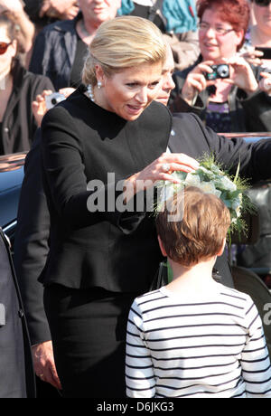 Holländische Prinzessin Maxima kommt bei den 55. Jahrestag der Gründung der die Baumpflanzaktion Tag (Boomfeestdag) in Oeffelte, Niederlande, 21. März 2012. Foto: Albert Nieboer / Niederlande, Stockfoto