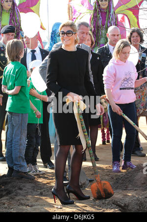 Holländische Prinzessin Maxima kommt bei den 55. Jahrestag der Gründung der die Baumpflanzaktion Tag (Boomfeestdag) in Oeffelte, Niederlande, 21. März 2012. Foto: Albert Nieboer / Niederlande, Stockfoto