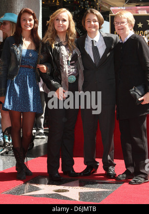 Melissa Etheridge mit Tochter Bailey Jean Cypher, Sohn Beckett Cypher und Mutter Elizabeth Etheridge Melissa Etheridge honoued Stockfoto