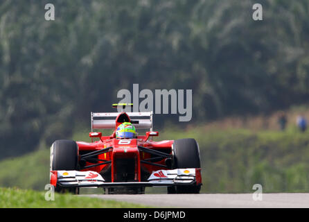 Brasilianischer Formel-1-Pilot Felipe Massa Ferrari steuert sein Auto während der Qualifying-Session auf dem Sepang Circuit außerhalb Kuala Lumpur, Malaysia, 24. März 2012. Der Formel 1 Grand Prix von Malaysia stattfinden am 25. März 2012. Foto: Jens Buettner dpa Stockfoto