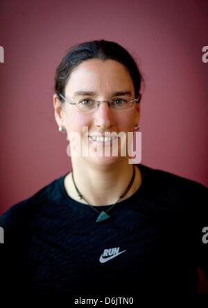 Rekord Fußballspieler Birgit Prinz besucht eine Pressekonferenz auf ihrem Abschiedsspiel in der Zentrale des deutschen Fußball-Bundes (DFB) in Frankfurt Am Main, Deutschland, 26. März 2012. 34 Jahre alte Prinz haben ihr letzte Entsprechung mit der Frauen Nationalmannschaft gegen 1. FFC Frankfurt am 27. März 2012. Foto: FRANK RUMPENHORST Stockfoto