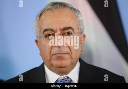 Palästinensischen Ministerpräsidenten Salam Fayyad hält eine Pressekonferenz mit Bundesaußenminister Guido Westerwelle nach ihrem Treffen im Auswärtigen Amt in Berlin, Deutschland, 28. März 2012. Fajad ist bei einem eintägigen Besuch in Berlin. Foto: HANNIBAL Stockfoto