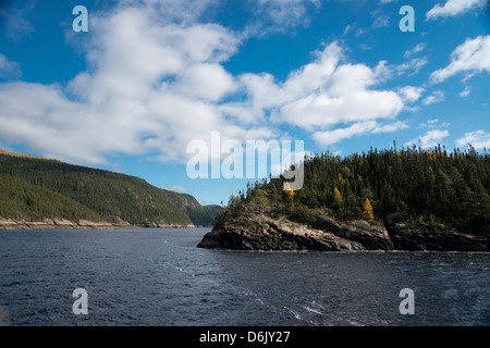 Eine malerische Aussicht entlang des Saguenay River in der Provinz Quebec, Kanada, Nordamerika Stockfoto