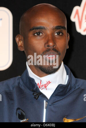 London, UK. 18. April 2013. Doppelte Olympiasieger Mo Farah besucht London Marathon 2013 - GB-Läufer-Pressekonferenz - zusammen mit GBS AmyWhitehead und Scott Overall im Tower Hotel, London, UK. 18. April 2013. 18. April 2013 abgebildet - Mo Farah. Bildnachweis: Keith Mayhew/Alamy Live-Nachrichten Stockfoto