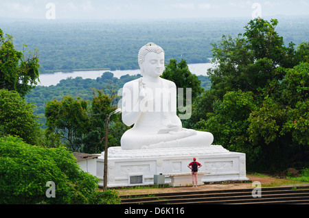 Der große sitzende Buddha in Mihintale, Sri Lanka, Asien Stockfoto