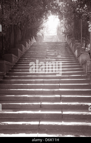 Treppe, Piazza Michelangelo, Florenz, Italien in schwarz / weiß Sepia-Farbton Stockfoto