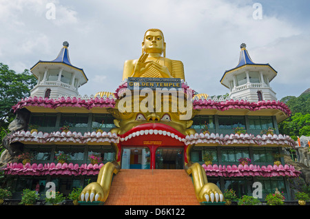 Goldene Tempel und goldene Tempel buddhistische Museum, UNESCO-Weltkulturerbe, Dambulla, North Central Province, Sri Lanka, Asien Stockfoto