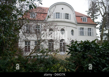 Der Amtssitz des Bundespräsidenten ist im Stadtteil Dahlem in Berlin, Deutschland, 31. März 2012 gesehen. Bundespräsident Joachim Gauck und seine Partner im Leben, Daniela Schadt, die offizielle Residenz verschiebt, sagte ein Sprecher am 31. März 2012. Foto: SEBASTIAN KAHNERT Stockfoto
