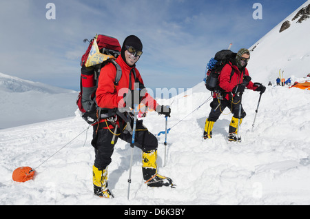 verlassen Lager 3, Klettern Expedition auf Mt McKinley, 6194m, Denali National Park, Alaska, Vereinigte Staaten von Amerika, USA Stockfoto