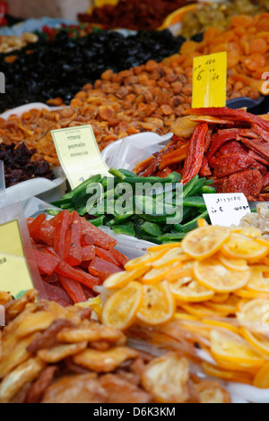 Essen auf einem Stall in Shuk HaCarmel Markt, Tel Aviv, Israel, Nahost Stockfoto