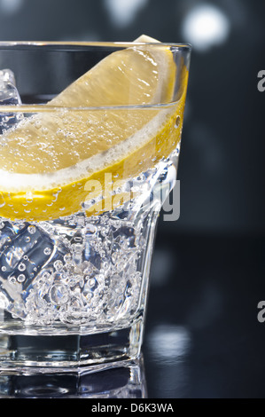 Gin Tonic Tom Collins auf der Tanzfläche Stockfoto