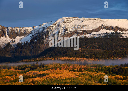 Schneebedeckte Berge im Bereich Sneffels im Herbst Uncompahgre National Forest, Colorado, USA Stockfoto