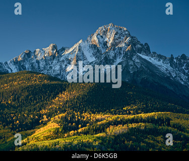 Mount Sneffels mit Schnee im Herbst Uncompahgre National Forest, Colorado, Vereinigte Staaten von Amerika, Nordamerika Stockfoto