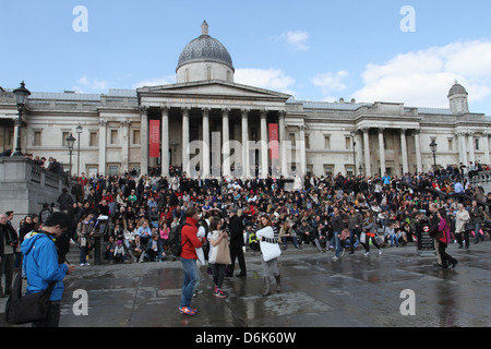 Menschen sammeln in Trafalgar Square in London UK April 2013 Stockfoto