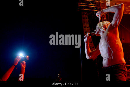 US-Sänger Iggy Pop führt auf der Bühne mit der Band The Stooges auf dem Greenville Festival in Paaren/Glien, Deutschland, 29. Juli 2012. Foto: Britta Pedersen Stockfoto
