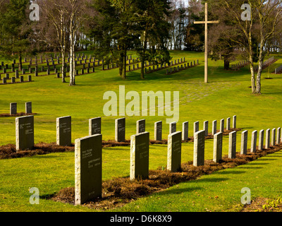 Gräber auf dem deutschen Soldatenfriedhof in Cannock Chase Staffordshire England UK wo vom ersten und zweiten Weltkrieg bestattet Stockfoto