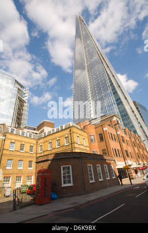 Blickte zu The Shard und St. Thomas Street, London, England Stockfoto