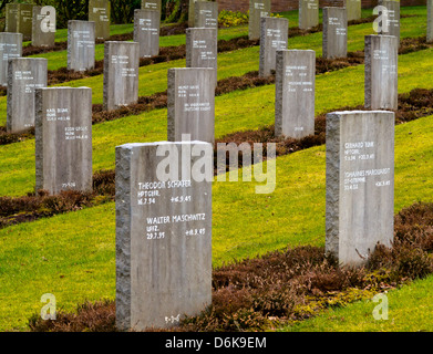 Gräber auf dem deutschen Soldatenfriedhof in Cannock Chase Staffordshire England UK wo vom ersten und zweiten Weltkrieg bestattet Stockfoto