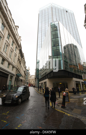 Börse-Turm und Turnbull & Asser Schneider, 125 Old Broad Street, London Stockfoto