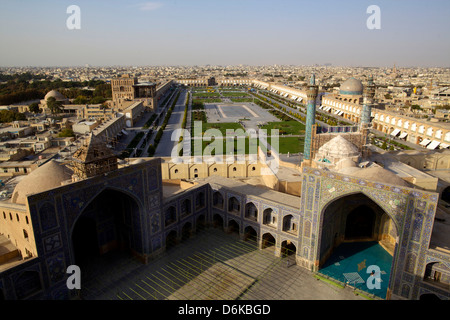 Blick vom großen Minarett über die Royal Square, der UNESCO, Moschee, Isfahan, Iran, Naher Osten Stockfoto