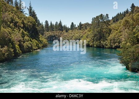 Der Waikato River rauscht in Richtung Huka Wasserfälle in der Nähe von Taupo Neuseeland Stockfoto