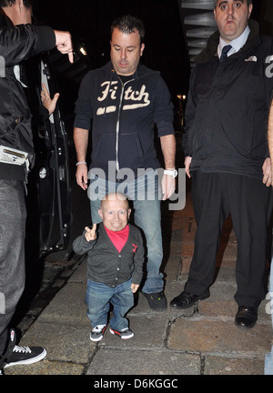 Verne Troyer veranstaltet am Dublin Institute of Technology Studentenschaft Halloween-Party im Knopf Fabrik Temple Bar Dublin, Stockfoto