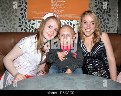 Verne Troyer veranstaltet am Dublin Institute of Technology Studentenschaft Halloween-Party im Knopf Fabrik Temple Bar Dublin, Stockfoto