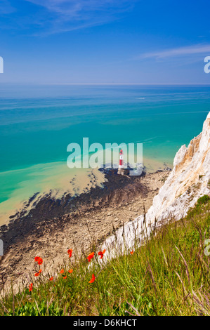 Beachy Head Leuchtturm unter Seven Sisters Chalk Cliffs South Downs Way South führt den Nationalpark East sussex england uk gb europe hinunter Stockfoto