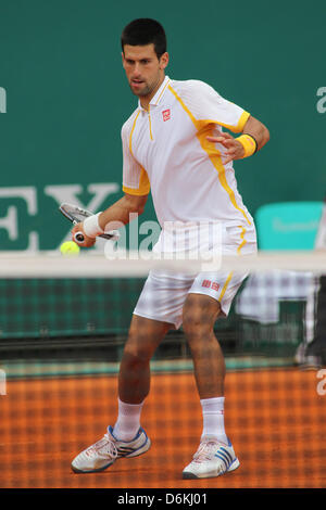 Monte Carlo, Monaco. 19. April 2013. Novak Djokovic Serbien in Aktion während der Viertelfinale Spiel gegen Jarkko Nieminen Finnlands (nicht abgebildet) am Tag fünf von der ATP Monte Carlo Masters, am Monte-Carlo Sporting Club am 19. April 2013 in Monte-Carlo, Monaco. (Foto von Mitchell Gunn/ESPA/Alamy Live-Nachrichten) Stockfoto