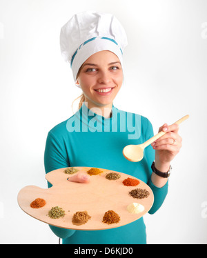 Gewürze und Kräuter auf der Palette und Koch Mädchen-Shooting im studio Stockfoto