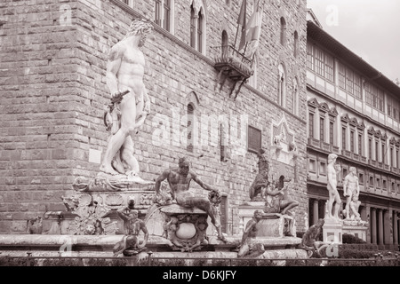 Neptun-Brunnen - Fontana di Nettuno von Ammannati (1565), Florenz, Italien in schwarz und weiß-Sepia-Ton Stockfoto