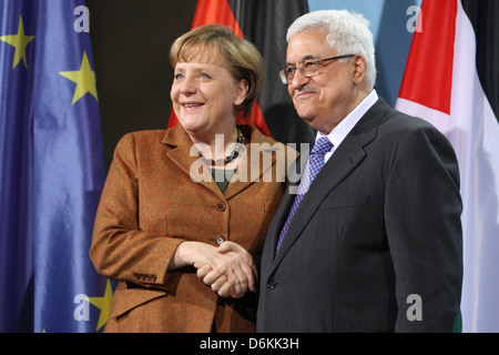 Berlin, Deutschland, Kanzlerin Angela Merkel mit Mahmoud Abbas, Präsident der palästinensischen Autonomiebehoerde Stockfoto