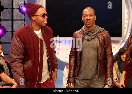 NAS aka Nasir bin Olu Dara Jones und Eddie Murphy, die zusammen auf BET '106 & Park"New York City, USA - 24.10.11 Stockfoto