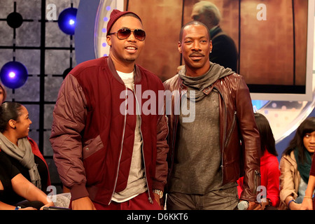 NAS aka Nasir bin Olu Dara Jones und Eddie Murphy, die zusammen auf BET '106 & Park"New York City, USA - 24.10.11 Stockfoto