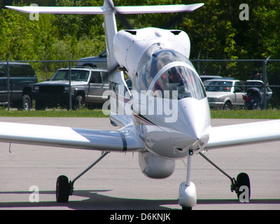 Die Partenair S-45 Mystere, ein in Kanada gebautes Leichtflugzeug, bekannt für sein schlankes Design und seine zuverlässige Leistung, die während des Fluges auf diesem Foto aufgenommen wurde. Stockfoto