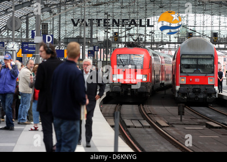 Berlin, Deutschland, Zug Ankunft in den Berliner Hauptbahnhof Stockfoto