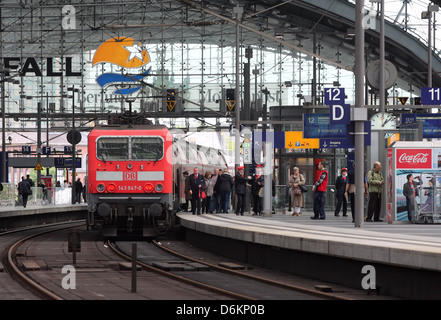 Berlin, Deutschland, Zug Ankunft in den Berliner Hauptbahnhof Stockfoto