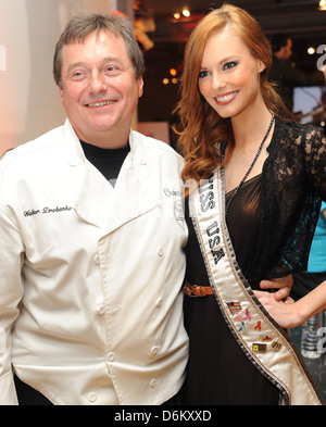 Walter Drobenko und Miss USA Alyssa Campanella Stadt Ernte Gastgeber der "17. Gebot gegen Hunger Verkostung Jahresveranstaltung" statt im Metropolitan Pavilion - innen New York City, USA - 18.10.11 Stockfoto