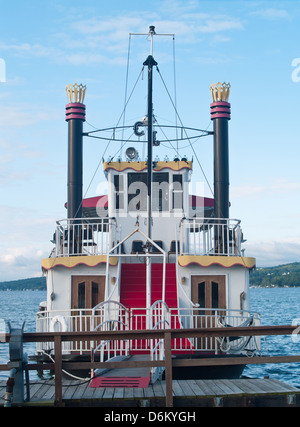 Vorderansicht des Dampfschiffs Canandaigua Lady, das in Canandaigua, New York, angedockt ist Stockfoto