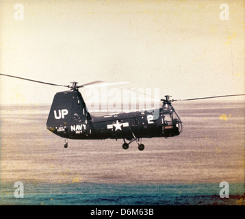 Der HUP-2 war ein Marinehubschrauber, der in den 1950er Jahren hauptsächlich für Transport und Aufklärung eingesetzt wurde Dieses Foto zeigt einen der Hubschrauber der HU-1-Staffel in San Diego. Stockfoto