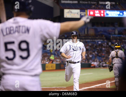 19. April 2013 - St. Petersburg, Florida, US - CHRIS ZUPPA |   Zeiten. Strahlen Designated Hitter Shelley Duncan im dritten Inning am Freitag punktet, 04/19/2013.The Tampa Bay Rays spielen die Oakland Athletics im Tropicana Field am Freitag, 20.04.13. (Kredit-Bild: © Chris Zuppa/Tampa Bay Times/ZUMAPRESS.com) Stockfoto