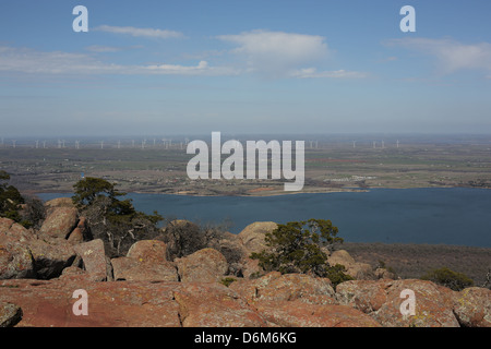 Windkraftanlagen Sie, wie gesehen von der Spitze des Mount Scott in den Wichita Mountains von Oklahoma. Stockfoto